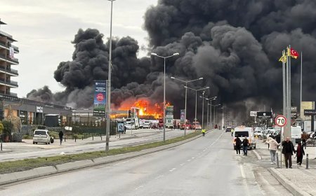 Büyükçekmece'de şirket deposunda yangın