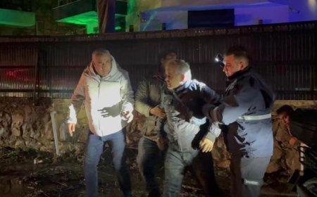 Hayat kurtaran çalı! Araç sürüklendi, sürücü son anda kurtuldu