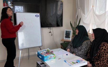 Ergene Belediyesi’nden kurslara gelemeyenler için evlerde ‘okuma-yazma’ eğitimi