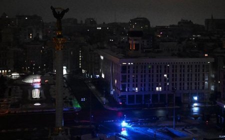 Ukrayna'nın kalbi karanlığa gömüldü! Halk, metro istasyonlarına sığındı