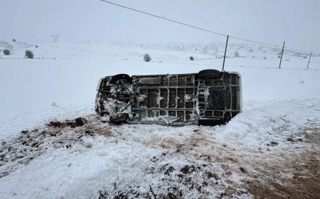 Öğrenci servisi devrildi: 10 yaralı