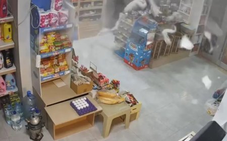 Markette korku dolu an. Dolap bomba gibi patladı