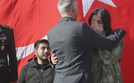 3 yıldır saklıyordu. Asrın felaketinde kendisine parkasını veren albayla buluştu