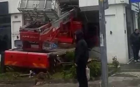 Büyükçekmece'de sepetli vinç diş hekimliği polikliniğine daldı