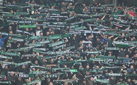 Kocaelispor, Beşiktaş maçının ardından kötü haberi duyurdu: 'Tribünden düşerek hayatını kaybetti!'