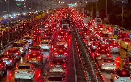 Megakent İstanbul'da trafik yoğunluğu yüzde 76'ya kadar çıktı