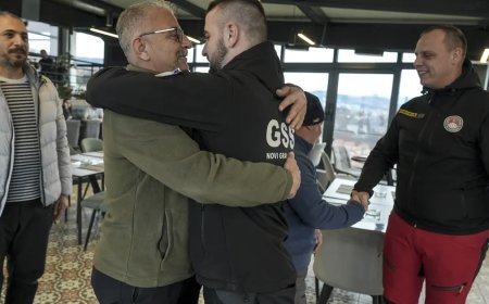 Kendisini enkazdan kurtaran Boşnak ekibiyle Saraybosna buluştu