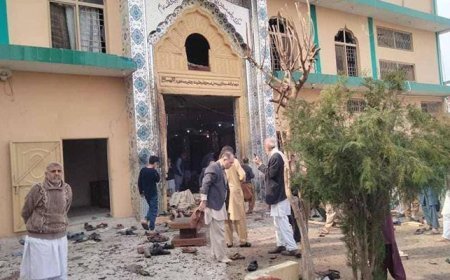 Pakistan'da Cuma namazı sırasında camide şiddetli patlama! Çok sayıda ölü ve yaralı var