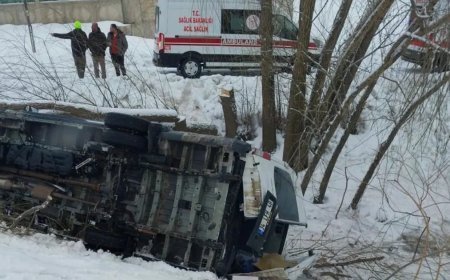 Muş'ta işçileri taşıyan servis kaza yaptı. Altı yaralı