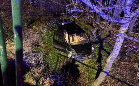 Kayseri'de ehliyetsiz sürücü 5 metrelik bahçe duvarından uçtu!