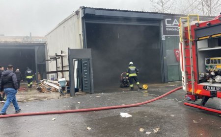 Çorlu'da işyeri, çıkan yangında hasar gördü