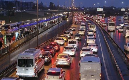 İstanbul’da trafik kırmızı alarm veriyor! Yoğunluk yüzde 87’ye ulaştı