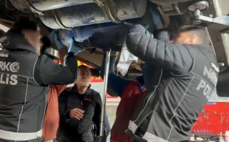 Bulgaristan plakalı otomobilde 24,5 kilo skunk ele geçirildi