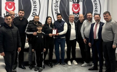 Şampiyon Güreşçi Esma Nur Kara’ya Anlamlı Plaket