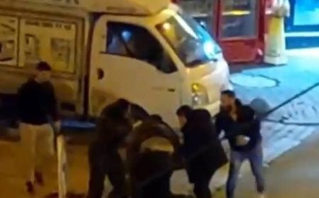 Akrabaların sokak ortasında kavgası kamerada; 2 yaralı