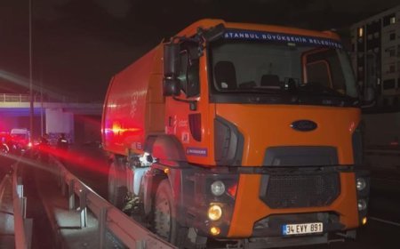 Küçükçekmece’de belediye temizlik aracına çarpan motosikletteki 2 kişi öldü