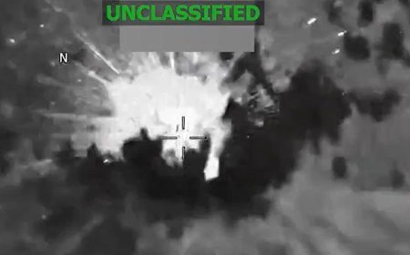 Karayipler’de sıcak dakikalar! ABD ordusu uyuşturucu teknesini vurdu