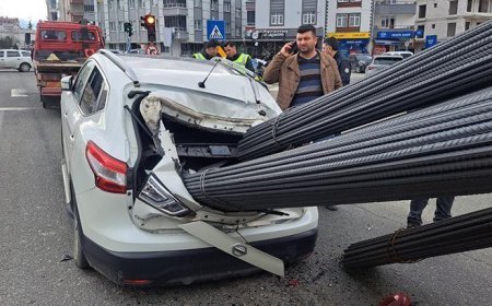 Ani fren dehşeti! Kayan demirler, otomobile saplandı