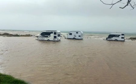 Çanakkale'de fırtına. Deniz karayla birleşti, karavanlar sular altında kaldı