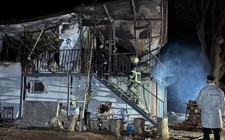 Uşak'ta korkunç olay! Prefabrik evde çıkan yangında karı koca öldü