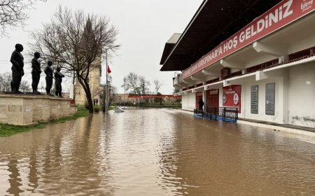 Tunca Nehri taştı. Er Meydanı sular altında kaldı