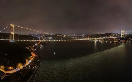 Fatih Sultan Mehmet Köprüsü sarıya büründü