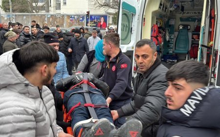 Otomobille çarpışan motosiklet sürücüsü ağır yaralandı