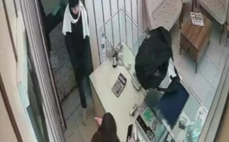 Kuyumcuda silahlı soygun girişimi güvenlik kamerasında