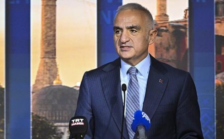 Bakan Ersoy: Vakıf İftar Buluşmaları'nda günlük yaklaşık 100 bin vatandaşla aynı sofrayı paylaşıyoruz