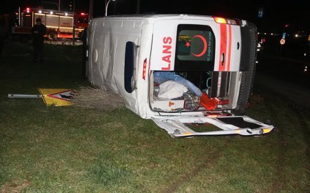 Manisa'da ambulans ile otomobil çarpıştı. Beş yaralı