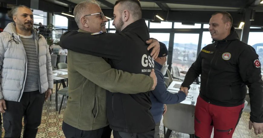 Kendisini enkazdan kurtaran Boşnak ekibiyle Saraybosna buluştu