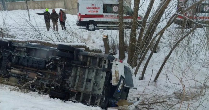 Muş'ta işçileri taşıyan servis kaza yaptı. Altı yaralı