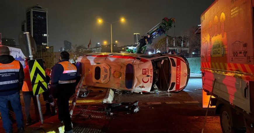 İstanbul'da ambulans takla attı