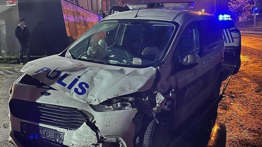 Sultanbeyli'de polis aracının karıştığı kazada ikisi polis, 3 kişi yaralandı