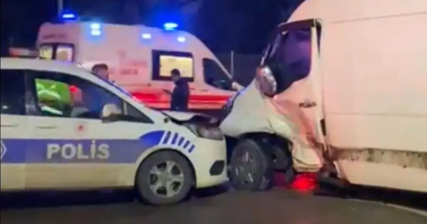 Sultanbeyli’de polis aracı ile otomobil çarpıştı: 3 yaralı