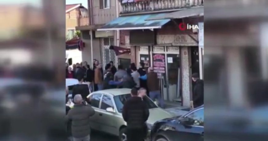 "Niye geziyorsunuz burada" deyip polislere satırla saldırdı: 6 yaralı