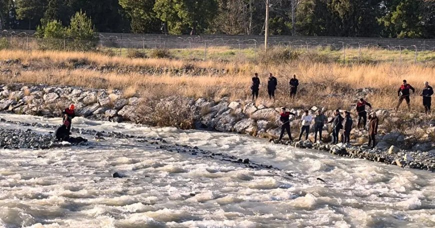 Köprüden düşerek akıntıya kapılan çocuk hayatını kaybetti
