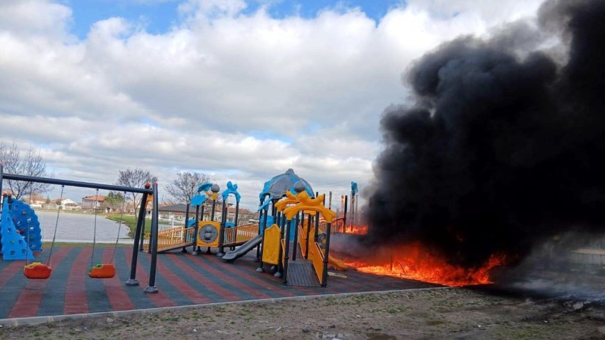 Çocuk parkında yangın