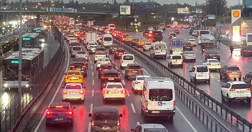 2026 yılı yeni trafik cezaları. Hız sınırını aşmanın cezası nedir? Hız, kırmızı ışık, makas atma cezası ne kadar?