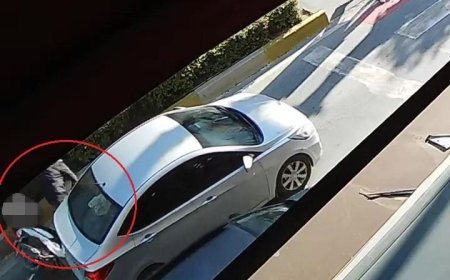 Yayalara yol veren otomobile motosiklet arkadan çarptı