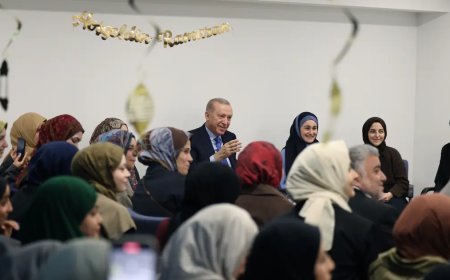 Cumhurbaşkanı Erdoğan'dan kız öğrenci yurduna ziyaret