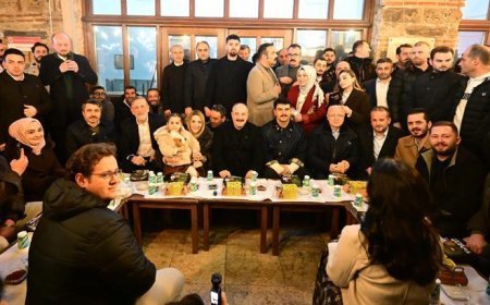 TBMM Sanayi Komisyonu Başkanı Varank, Bursa'da vatandaşlarla sahur yaptı