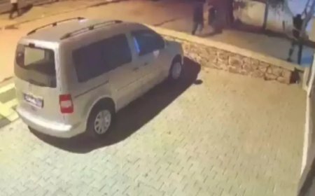 Kadıköy'de soygun dehşeti. Merdivenle girdikleri evdeki iki kadını bağlayıp altınları çaldılar