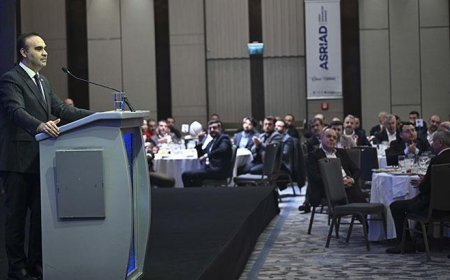 Bakan Kacır: Kendi istikametimizle yolumuza devam etmek için güçlü olmak zorundayız