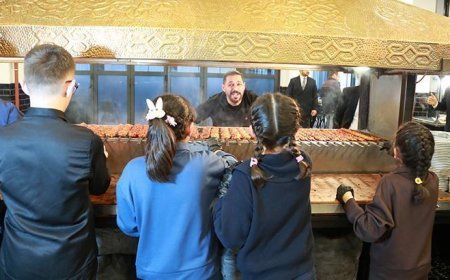 Ankaralı esnaftan Ramazan'da örnek davranış! Devlet koruması altındaki 100 çocuk aynı sofrada buluştu