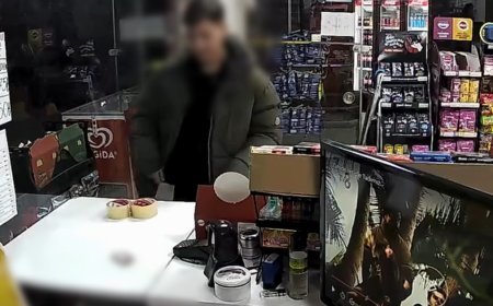 Fatih'te kan donduran akran zorbalığı. "Doğum günü kutlayacağız" diyerek aldıkları koli bandıyla işkence yaptılar!