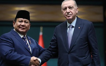 Cumhurbaşkanı Erdoğan'dan diplomasi trafiği. Endonezya Cumhurbaşkanı ve Pakistan Başbakanı ile görüştü