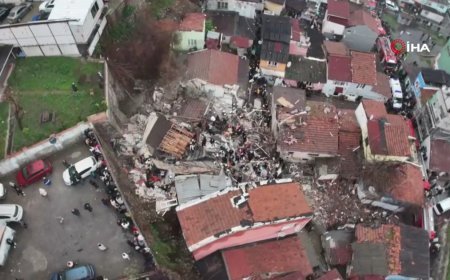 İstanbul Fatih'te patlama sonrası iki bina çöktü
