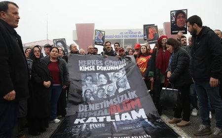 Kozmetik fabrikasında yangın davası başladı. Aileler adalet istedi