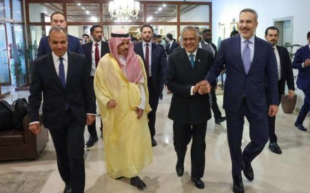 Dışişleri Bakanı Hakan Fidan, İslamabad'da ikili görüşmeler gerçekleştiriyor